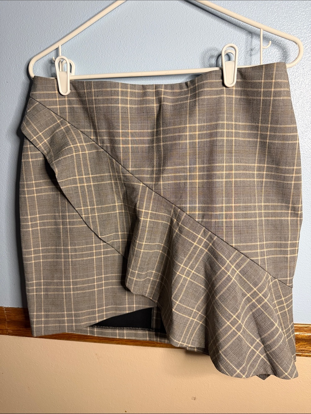 H&M Asymmetrical Gray Plaid Ruffle Mini Skirt - US 12